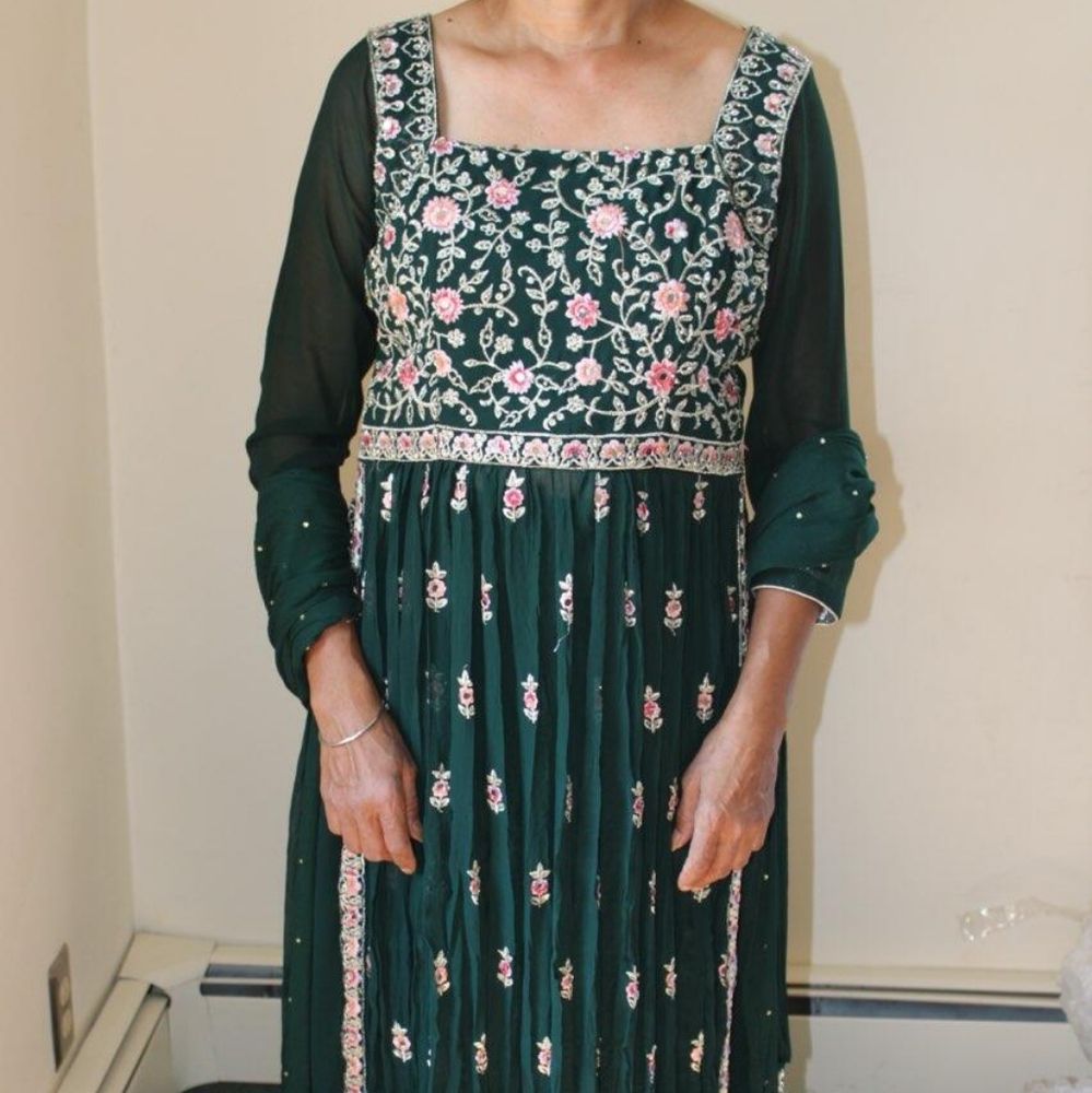 Elegant Floral Green Indian Dress - Picture 2 of 3